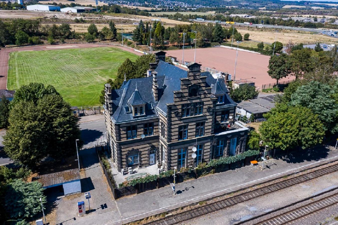 Wohnen Wie Im Schloss - Alter Bahnhof Von Kruft Exterior foto